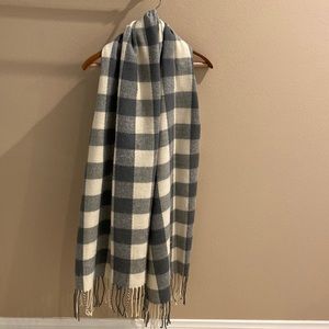 Grey & White Checkered Scarf (cozy and oversized)